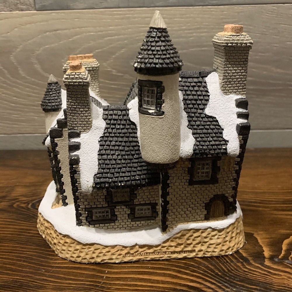1988 David Winter Cottage "Christmas in Scotland & Hogmanay" Hand Made & Painted - Picture 3 of 5